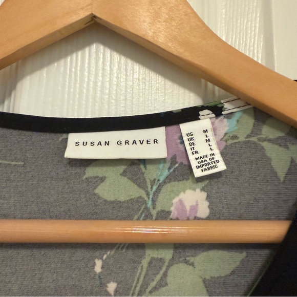 EUC Susan Graver Printed Liquid Knit Cap Sleeve Hi-Low Hem Top - Picture 4 of 4